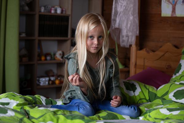 Bild 1 von 10: Mathilda (Nele Richter) sorgt zu Hause und in der Schule für viel Ärger. Doch was steckt hinter dem Verhalten des Mädchens?
