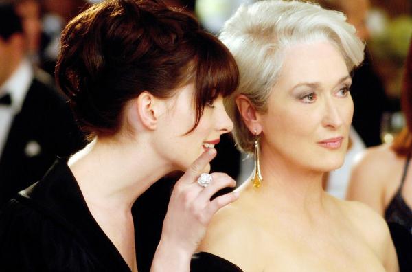 Bild 1 von 7: Im Bild (v.li.): Anne Hathaway (Andy Sachs), Meryl Streep (Miranda Priestly).