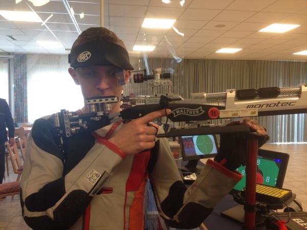 Bild 1 von 3: Die besten Schützen schießen mit reinen Sportgeräten: Patrick Trunk, SV Kamen, 1. Bundesliga Luftgewehr.