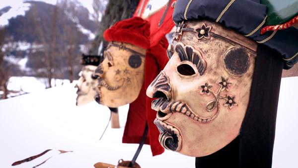 Bild 1 von 6: Im Bild:  Perchtenmasken.
