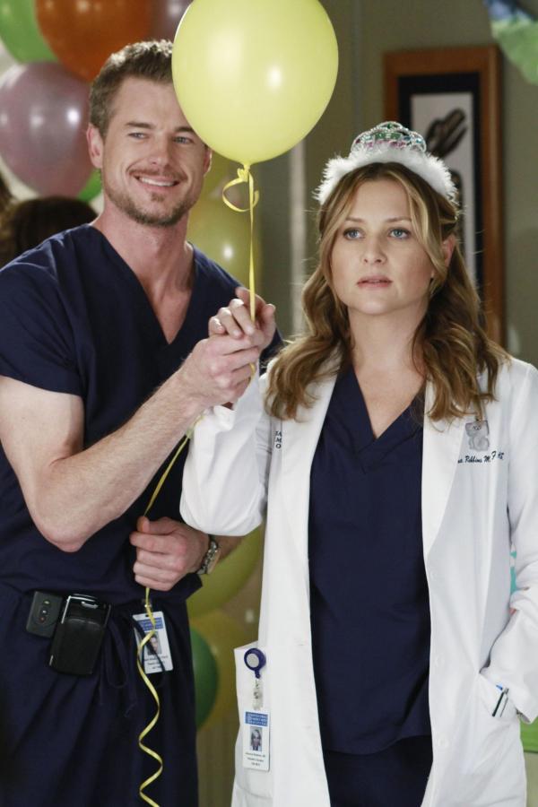Bild 1 von 43: Schmeißen für Callie eine Baby-Party: Arizona (Jessica Capshaw, r.) und Mark (Eric Dane, l.) ...