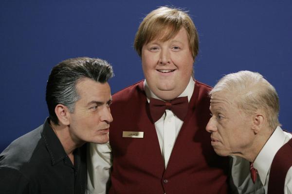 Bild 1 von 12: Ein Blick in die Zukunft: Charlie (Charlie Sheen l.), Jake (Brendan Patrick Connor, M.) und Alan (Jon Cryer, r.) ...