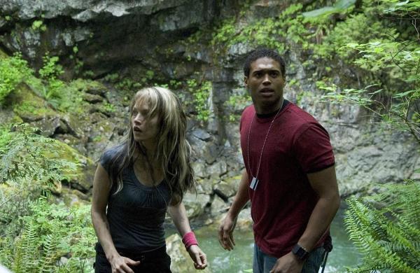 Bild 1 von 4: Nina (Erica Leehrsen, l.); Jake (Texas Battle, r.)