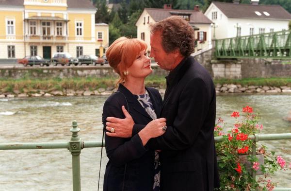 Bild 1 von 8: Im Bild: Johanna Liebeneiner (Doris), Hartmut Becker (Graf Moritz von Altenburg).