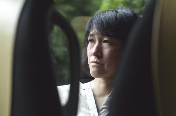 Bild 1 von 4: Die Lehrerin Frau Schröder (Thuy Van Truong ) hat einen Schüler angeschrien.