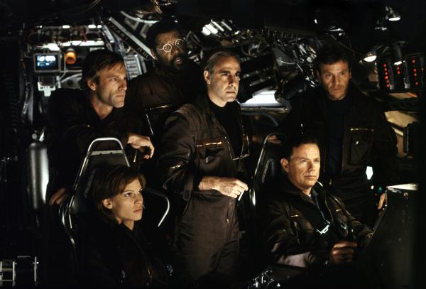 Bild 1 von 18: Um die Erde vor dem sicheren Untergang zu bewahren, wagt ein Expertenteam (v.l.n.r.: Aaron Eckhart, Hilary Swank, Delroy Lindo, Stanley Tucci, Bruce Greenwood) das Unmögliche ...