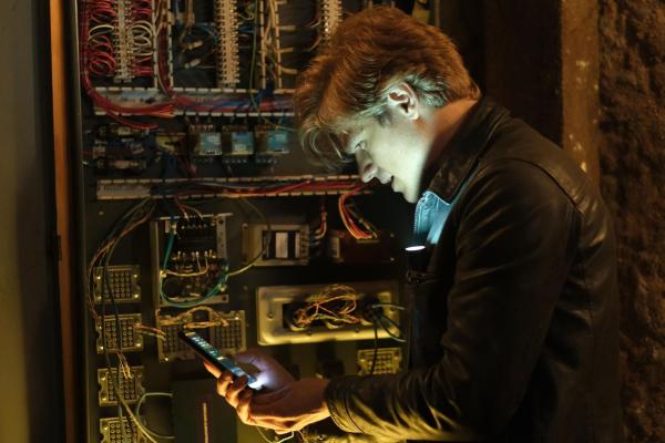 Bild 1 von 9: Angus MacGyver (Lucas Till)