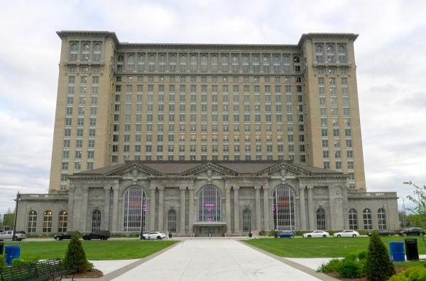Bild 1 von 3: Detroit war einst die viertgrößte Metropole der USA - und stand Anfang der 2000er Jahre vor dem Bankrott.