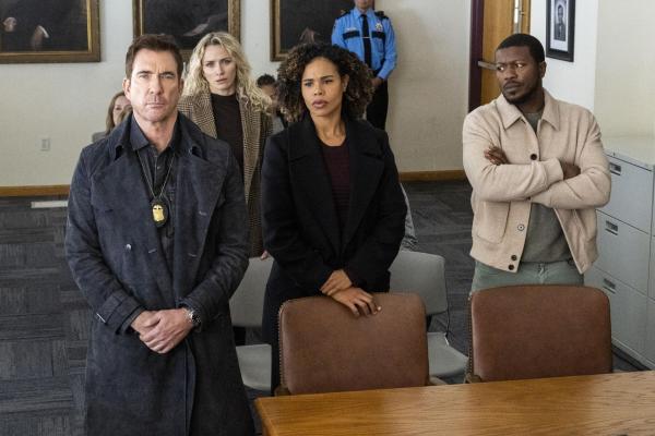 Bild 1 von 9: (v.l.n.r.) Remy Scott (Dylan McDermott); Nina Chase (Shantel VanSanten); Sheryll Barnes (Roxy Sternberg); Ray Cannon (Edwin Hodge)