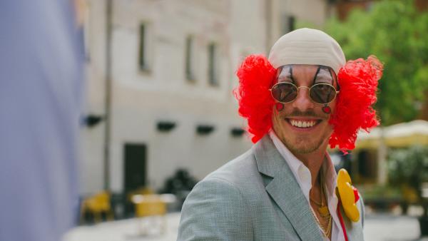 Bild 1 von 11: Bei den Dreharbeiten: Felix Lobrecht.