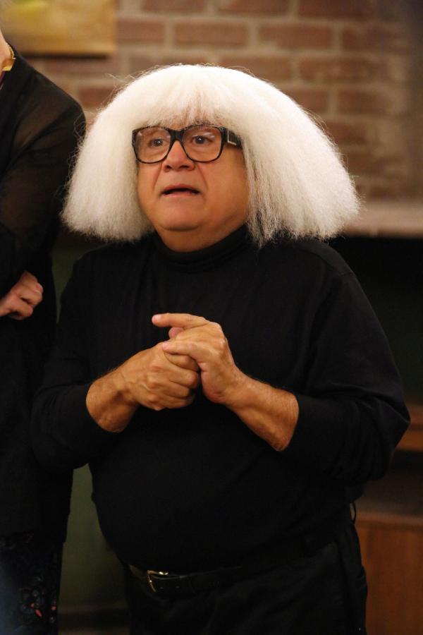Bild 1 von 8: Frank Reynolds (Danny DeVito)