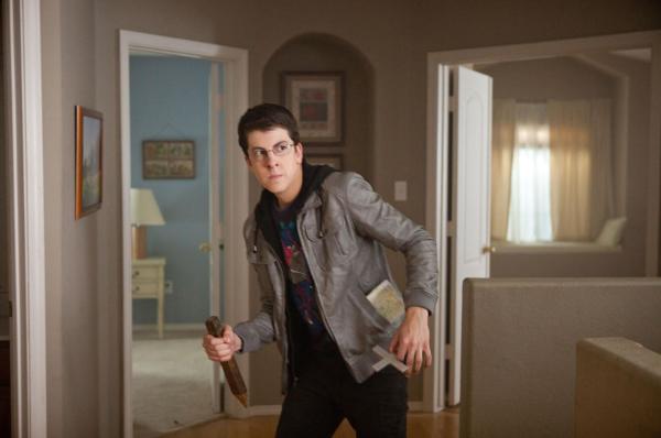 Bild 1 von 19: Erst wollte Charley seinem besten Freund Ed (Christopher Mintz-Plasse) kein Wort von der haarsträubenden Vampirgeschichte glauben, doch als auch dieser spurlos verschwindet, nimmt er den neuen Nachbarn mal sehr genau unter die Lupe - und entdeckt ein grauenvolles Geheimnis ...