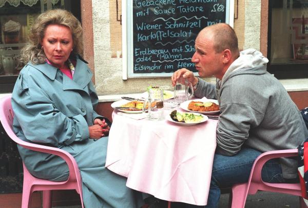 Bild 1 von 21: Im Bild: Brigitte Neumeister, Roland Düringer.