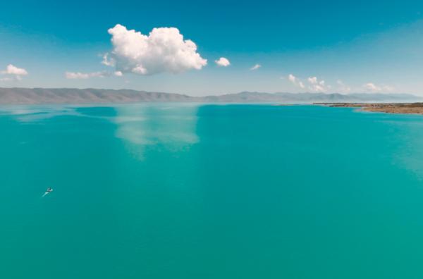 Bild 1 von 4: Der Sewansee ist mehr als doppelt so groß wie der Bodensee.
