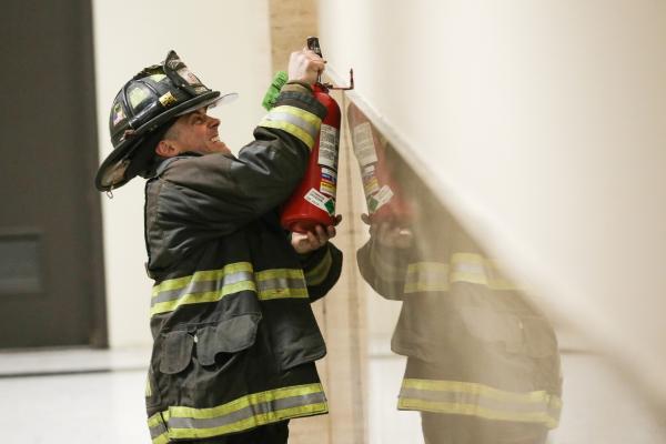 Bild 1 von 3: David Eigenberg as Christopher Hermann -- (Photo by: Elizabeth Morris/NBC)