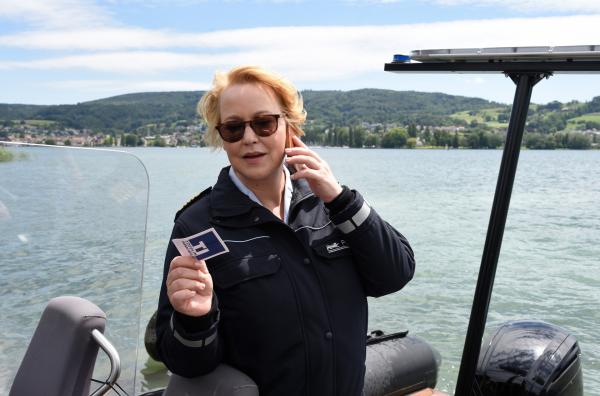 Bild 1 von 1: Nele Fehrenbach (Floriane Daniel) gibt erste Ermittlungsergebnisse an ihr Team weiter.