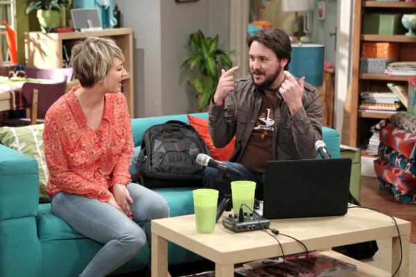 Bild 1 von 29: Der Podcast mit Wil (Wil Wheaton, r.) läuft gut, doch dann werden Penny (Kaley Cuoco, l.) unangenehme Fragen gestellt ...