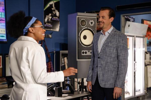 Bild 1 von 28: Kasie Hines (Diona Reasonover, l.); Timothy McGee (Sean Murray, r.)