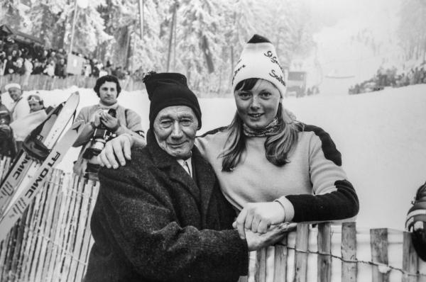 Bild 1 von 6: Im Bild: Annemarie Pröll mit ihrem Vater Josef Pröll, 1972.