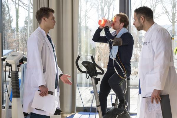Bild 1 von 7: (v.l.n.r.) Mikko Rantala (Luan Gummich); Tilman Klose (Felix P. Lehmann); Dr. Matteo Moreau (Mike Adler)