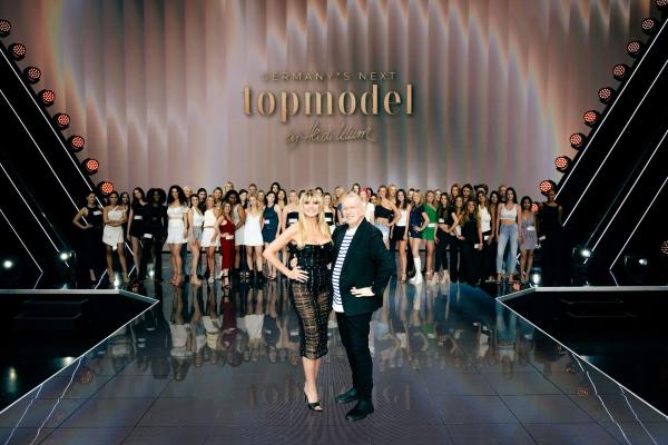 Bild 1 von 7: Heidi Klum (l.); Jean Paul Gaultier (r.)