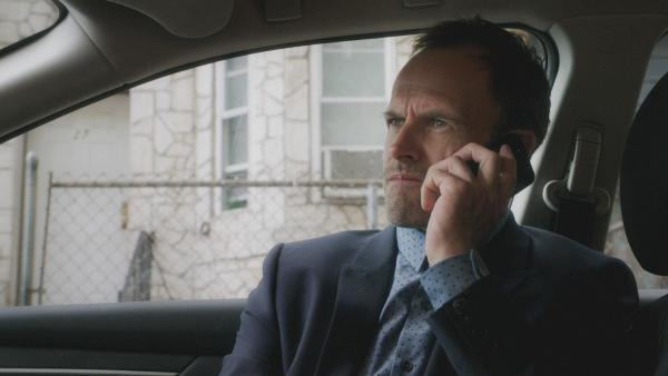 Bild 1 von 14: Sherlock (Jonny Lee Miller) steigert sich so sehr in seine neuen Ermittlungen, dass seine neurologische Genesung darunter leidet ...