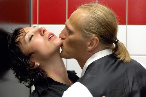Bild 1 von 9: Im Bild: Ursula Strauss (Alex), Georg Friedrich (Norbert).