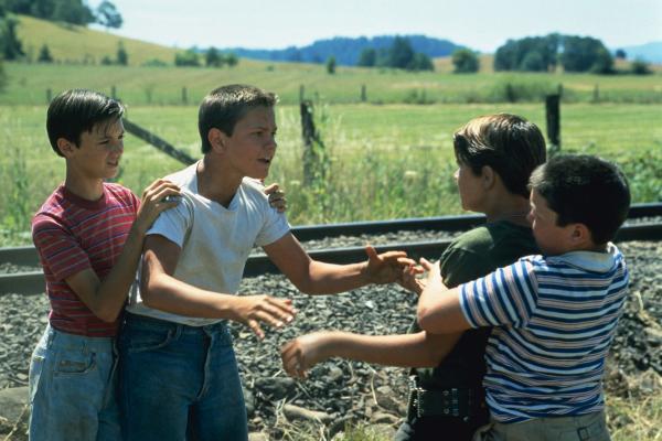 Bild 1 von 5: Wil Wheaton (Gordie Lachance), River Phoenix (Chris Chambers), Corey Feldman (Teddy Duchamp), Jerry O'Connell (Vern Tessio)