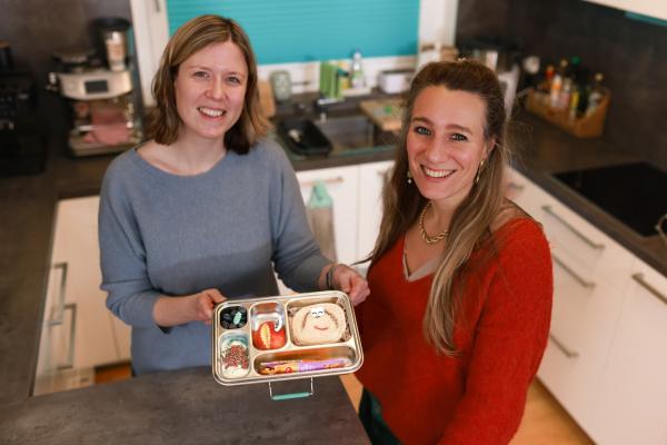 Bild 1 von 3: Für Aline (l.) ein morgentliches Muss: Die perfekte Brotbox für ihre kleine Tochter. Aber wie perfektionistisch müssen wir in allen Dingen eigentlich sein?