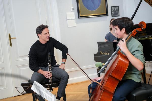 Bild 1 von 16: Im Bild: Andreas Ottensamer, Dylan Russell.