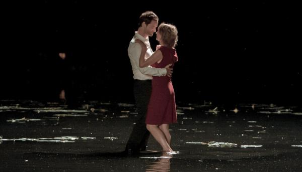 Bild 1 von 1: finanziellen Sorgen zu befreien. Nur mit der erhofften Million von der Versicherung könnte er seine hohen Schulden  bei brutalen Geldeintreibern bezahlen.