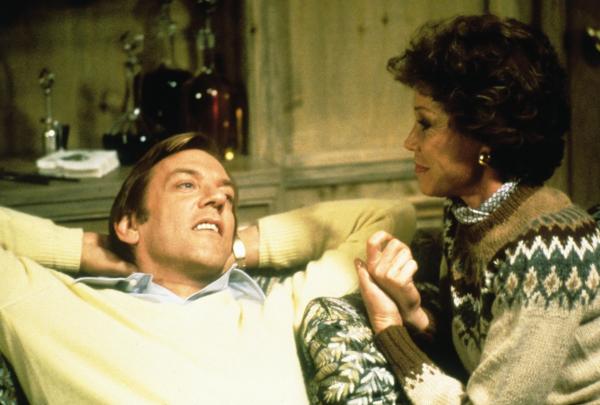 Bild 1 von 6: Calvin (Donald Sutherland, l.); Beth (Mary Tyler Moore, r.)