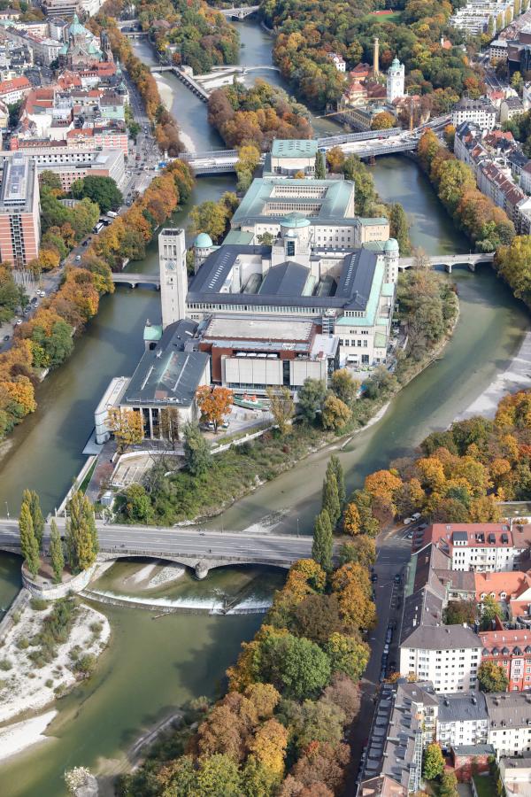Bild 1 von 1: Das Deutsche Museum in München aus der Vogelperspektive.