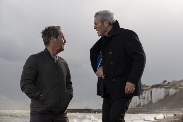Bild 1 von 5: Edward (Tom Hollander, l.); Julien Baptiste (Tchéky Karyo, r.)