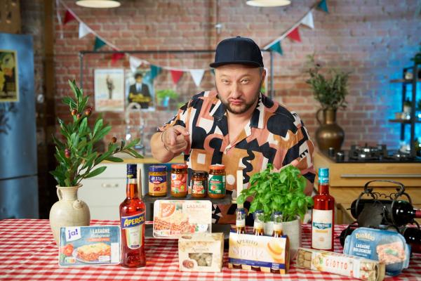 Bild 1 von 8: Von Lasagne bis Aperol: Sebastian Lege nimmt beliebte Lebensmittel aus Italien unter die Lupe.