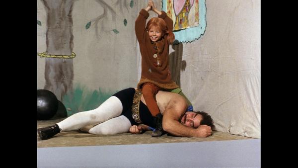 Bild 1 von 3: Pippi Langstrumpf (Inger Nilsson) hat dem \