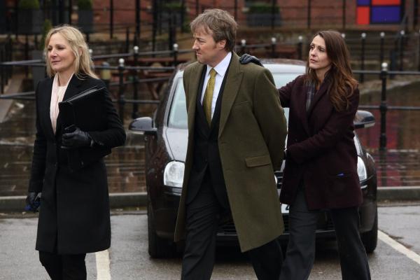 Bild 1 von 8: (v.l.n.r.) DC Janet Scott (Lesley Sharp); Adam Armitage (John Owen-Jones); DC Rachel Bailey (Suranne Jones)