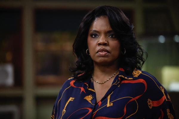 Bild 1 von 19: Officer Mary Jo Sullivan (Tyla Abercrumbie)