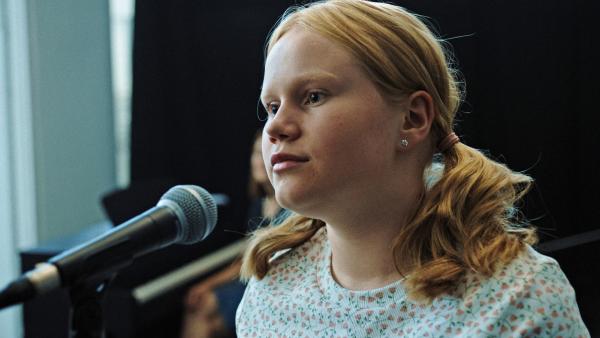Bild 1 von 3: Lumi (Mai Aalto) tritt als Sängerin beim Casting an.© KiKA/Yle - Honorarfreie Verwendung gemäß AGB im redaktionellen Zusammenhang mit genannter Sendung bei Nennung \