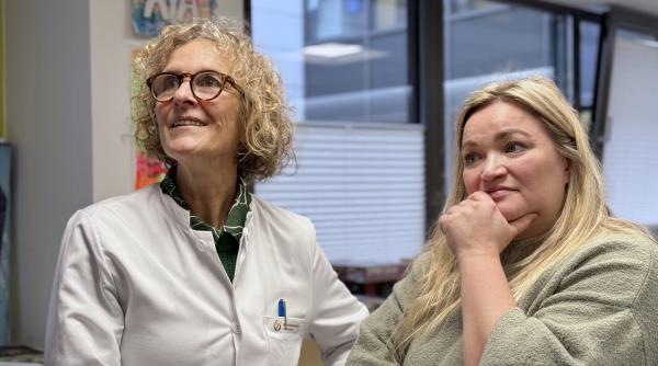 Bild 1 von 1: Jetzt arbeitet Maria (rechts) Seite an Seite mit Sarkom-Spezialistinnen. Hier mit Prof. Uta Dirksen am Uniklinikum Essen.