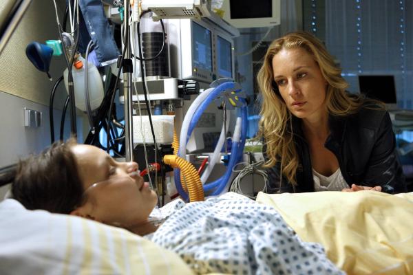 Bild 1 von 35: Im Bild (v.li.): Barbara Prakopenka (Irina Kurkova), Lilian Klebow (Penny Lanz).