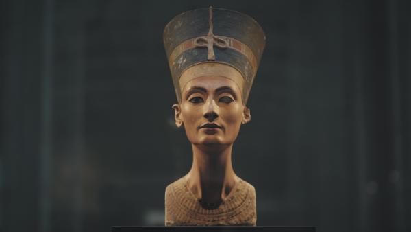 Bild 1 von 4: Echnatons Große Königliche Gemahlin Nofretete übt an der Seite des Pharaos selbst große Macht aus.