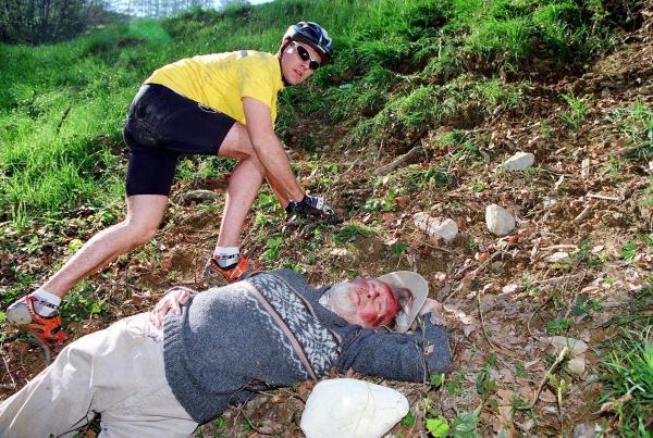 Bild 1 von 6: Im Bild (v.li.): Marcus Mittermeier (Fred), Günter Wolf (Dr. Winter).