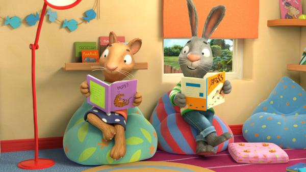 Bild 1 von 4: Pip und Posy erzählen sich gegenseitig ihre Lieblingsgeschichten.