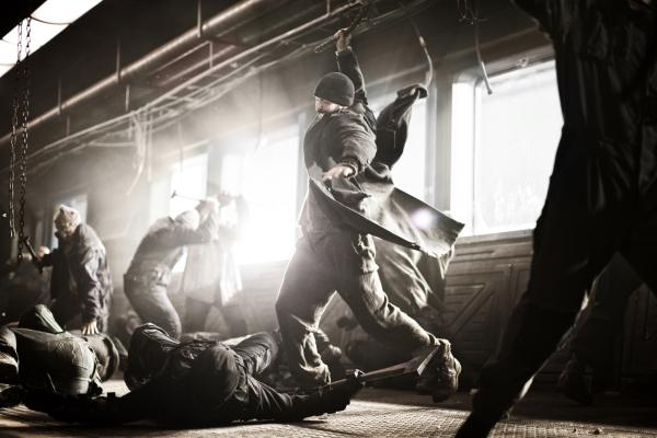 Bild 1 von 5: Curtis (Chris Evans, Mitte) weiß, dass es jetzt um alles geht.