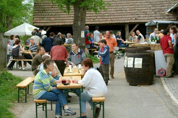 Bild 1 von 6: Hoffest bei Familie Lingler.