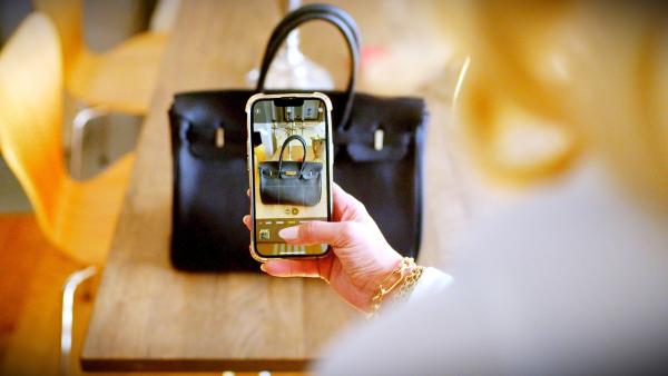 Bild 1 von 6: Schöne Fotos sind wichtig, um gefälschte Luxushandtaschen zu verkaufen.