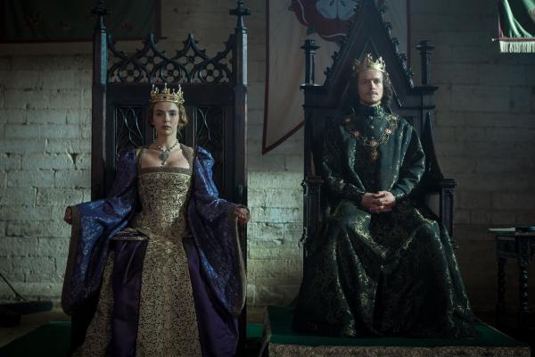 Bild 1 von 10: Elizabeth von York (Jodie Comer, l.); Henry VII. (Jacob Collins-Levy, r.)