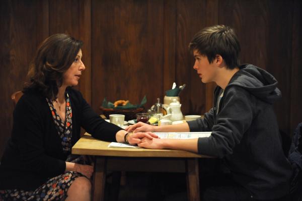 Bild 1 von 10: Patrick eröffnet seiner Mutter, dass er auf Jobsuche ist. Von links: Ella (Bettina Redlich) und Patrick Westenrieder (Lucas Bauer).