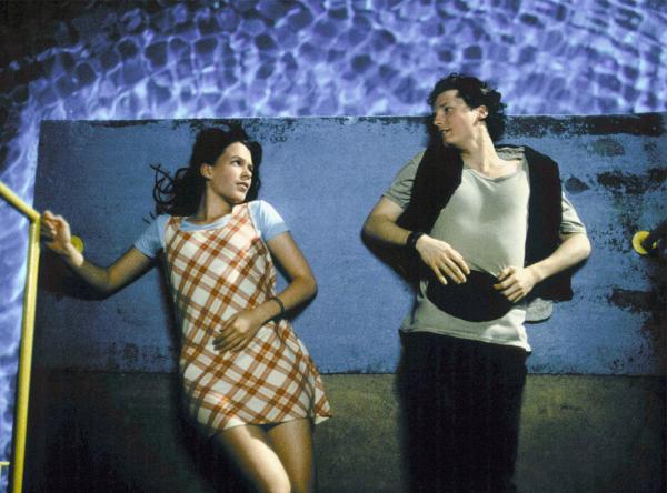 Bild 1 von 6: Anna (Franka Potente) mit ihrem Verehrer, dem Produktionsassistenten Nick (Johann von Bülow), bei einem nächtlichen Freibad-Besuch.